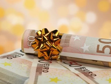 Πώς υπολογίζεται το δώρο Χριστουγέννων- Ποια είναι η τελευταία ημέρα καταβολής του